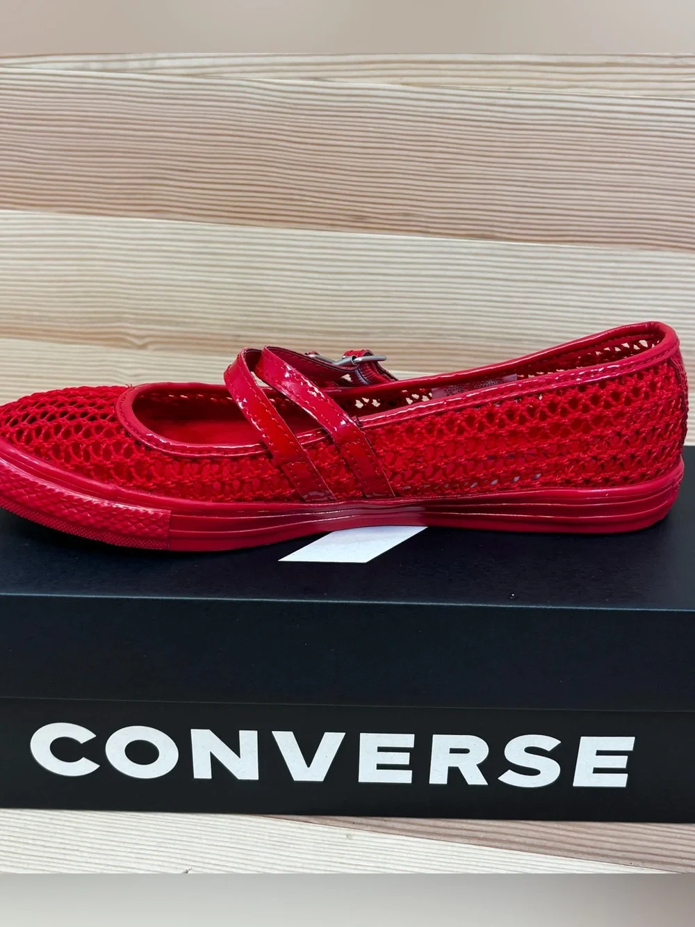 Converse breathable red